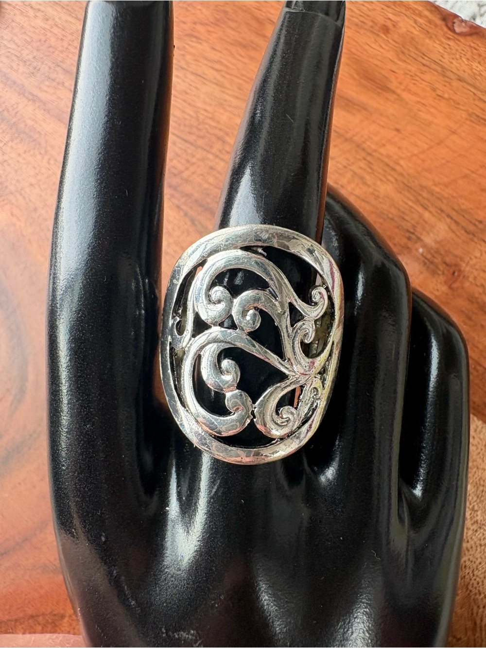 Vintage Silver Tone Filigree Statement Ring - Size 6 with Stretch Band - Picture 1 of 12